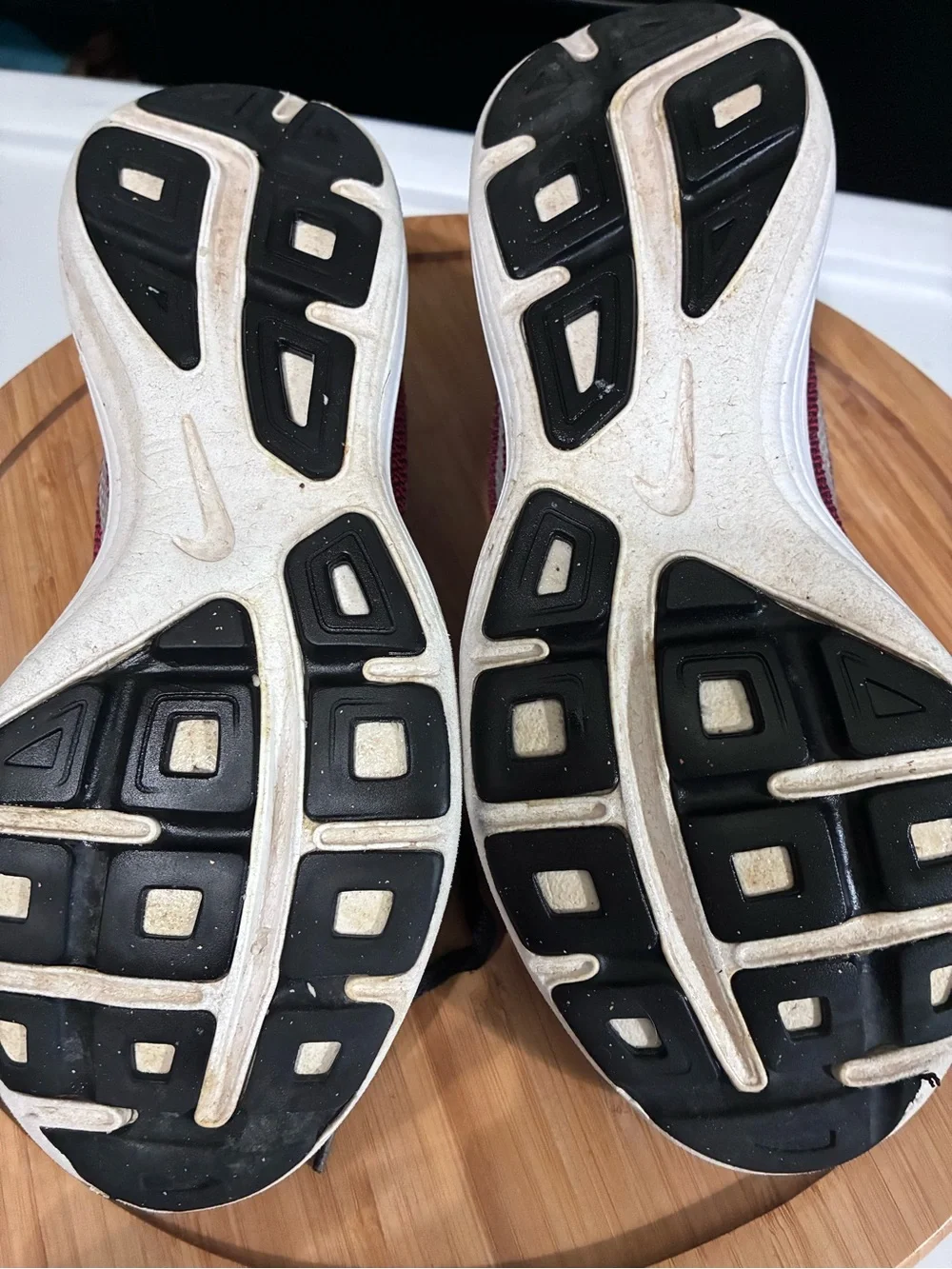 Nike Kids Black and Red Low-Top Sneakers
